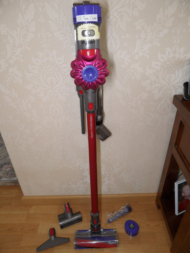 Dyson cordless vacuum - v7,